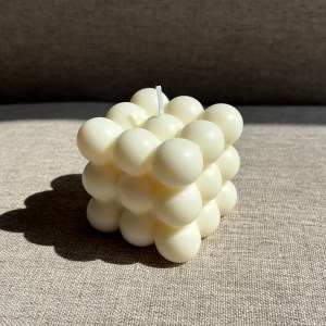 Vela Cubo de bolitas