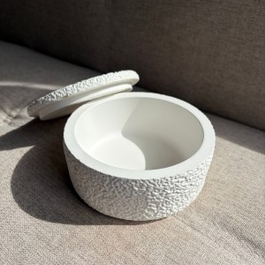 Recipiente decorativo "Abraçada"